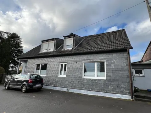 Zweifamilienhaus mit Einliegerwohnung