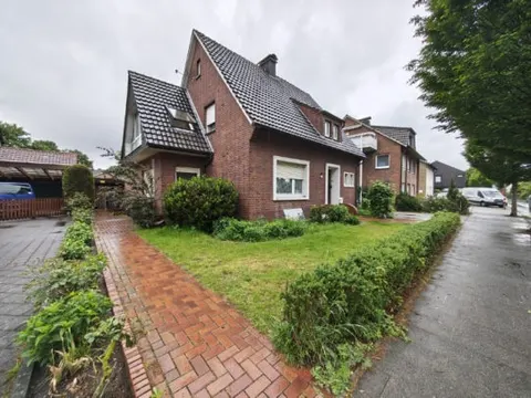 Einfamilienhaus mit Garage