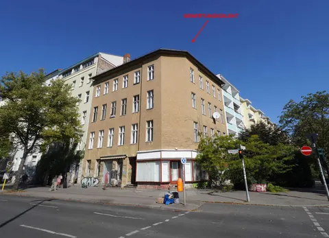 Wohn- und Geschäftshaus in schlechtem Zustand