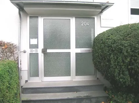 Mehrfamilienhaus mit Gewerbeeinheit