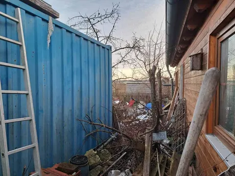 Baugrundstück mit Gartenhaus in Eichenried