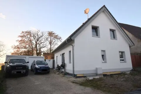 Einfamilienhaus mit Doppelgarage
