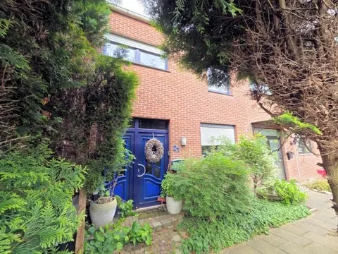Reihenhaus mit Weggrundstück und Abstellfläche