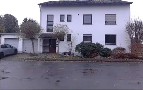 Zweifamilienhaus mit Doppelgarage