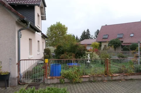 Einfamilienhaus mit Nebengebäuden