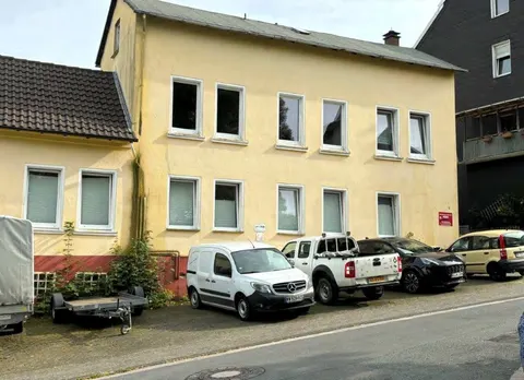Wohn- und Geschäftshaus mit Produktionsgebäude