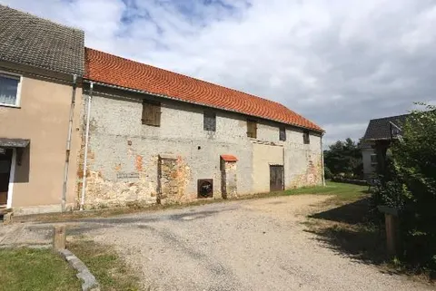 Einfamilienhaus mit Scheune und Nebengebäuden