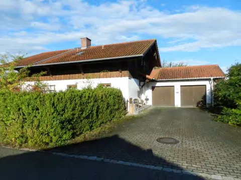 Einfamilienhaus mit Doppelgarage