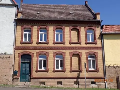 Sanierungsbedürftiges Einfamilienhaus in Tröbsdorf