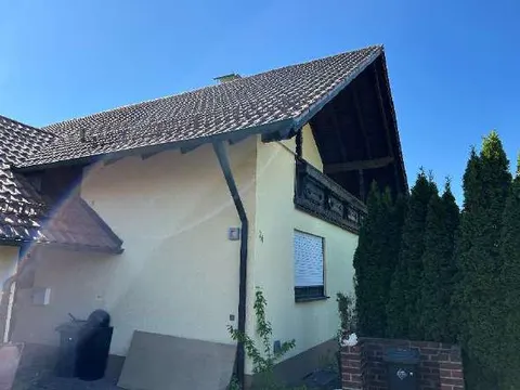 Einfamilienhaus mit Einliegerwohnung und Doppelgarage