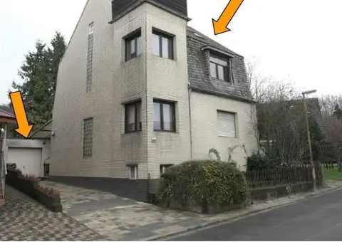 Zweifamilienhaus mit Garage