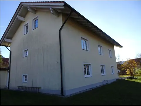 Mehrfamilienhaus mit Garage