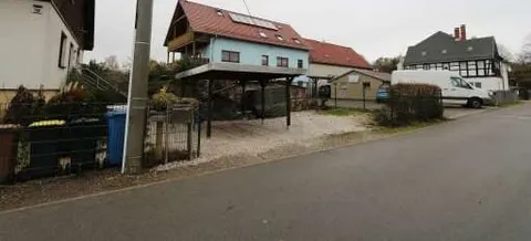 Grundstück mit Garage und Geräteschuppen