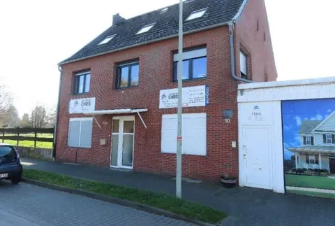 Wohn- und Geschäftshaus mit Garage