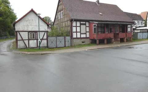 Leerstehendes Zweifamilienhaus an der Selke