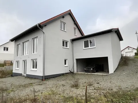 Einfamilienhaus mit Einliegerwohnung