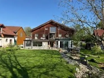 Einfamilienhaus mit Einliegerwohnung in Osterhofen
