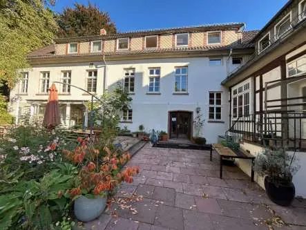 Wohngebäude mit Erbbaurecht in Dorfrandlage