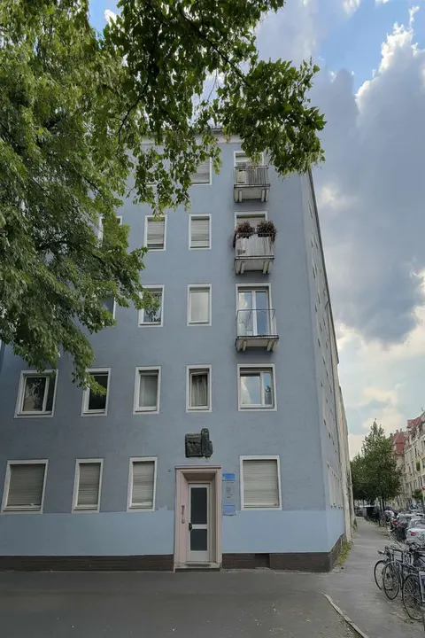 Mehrfamilienhaus mit Ladeneinheit