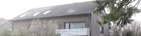 Mehrfamilienhaus (5 WE) mit Garagen, Sanierungsbedarf