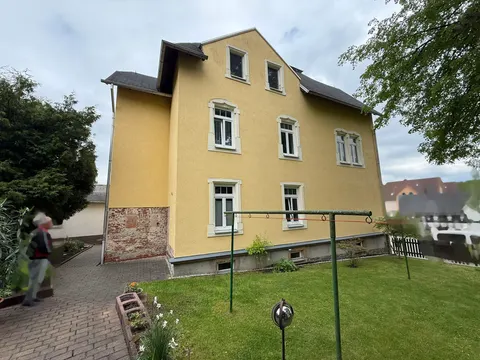 Mehrfamilienhaus mit Doppelgarage