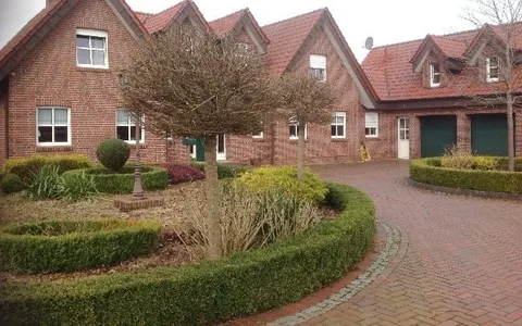 Einfamilienhaus mit Pferdestall und Remise