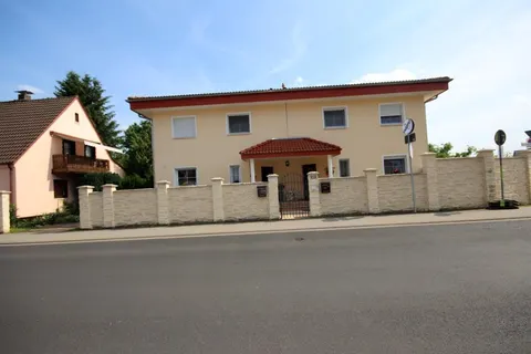 Zweifamilienhaus mit Einliegerwohnung