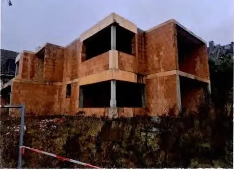 Baugrundstück mit Abriss-Rohbau