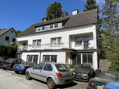 Mehrfamilienhaus mit Gewerbeeinheit