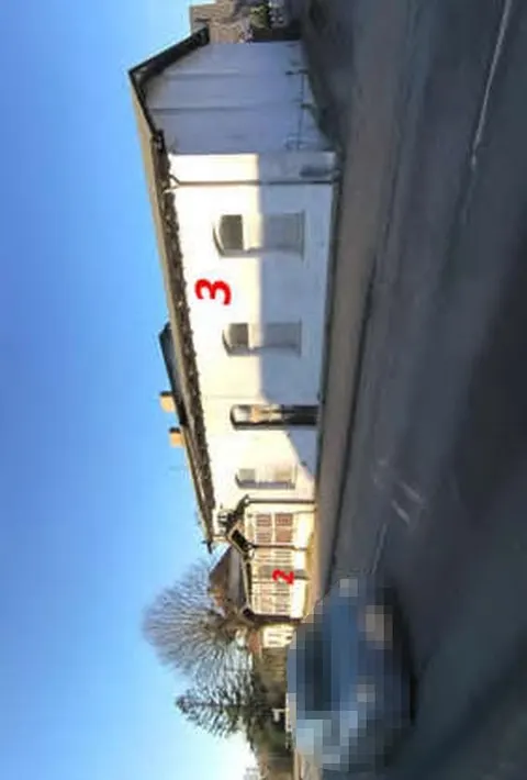 Wohn- und Geschäftshaus mit Restaurant