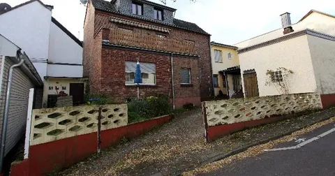 Einfamilienhaus mit Anbauten