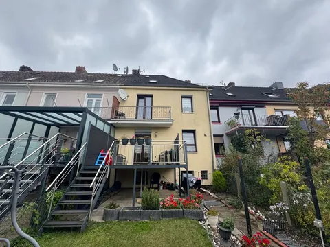 Sanierungsbedürftiges Reihenmittelhaus